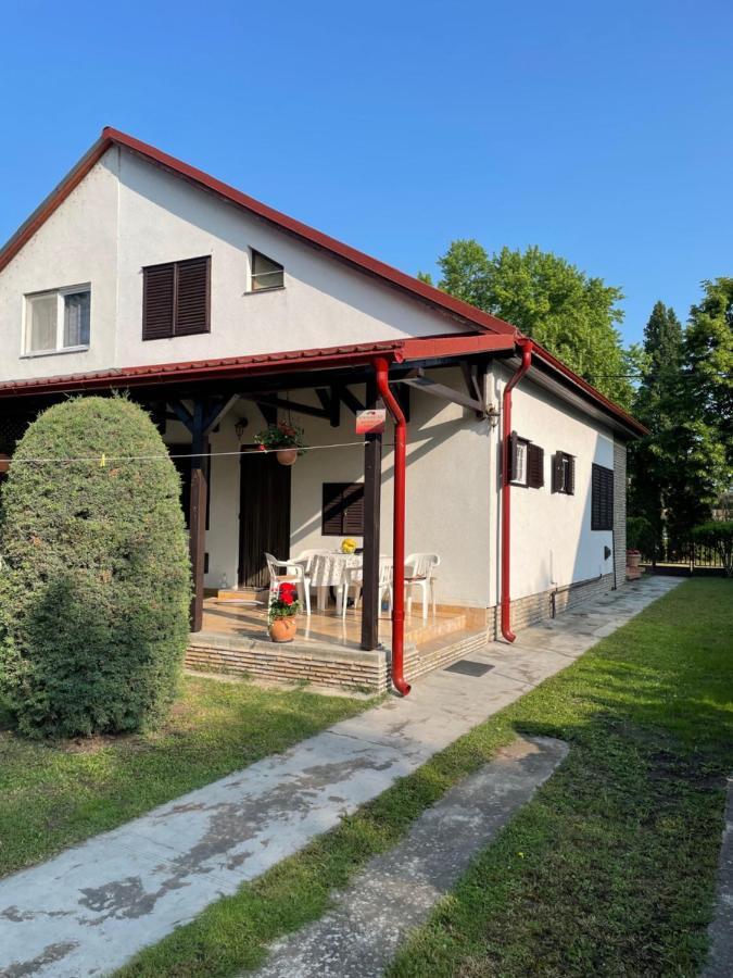 فيلا Rozsa Nyaralohaz Balatonboglár المظهر الخارجي الصورة