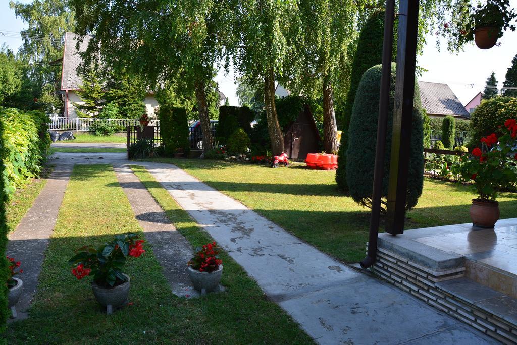 فيلا Rozsa Nyaralohaz Balatonboglár المظهر الخارجي الصورة